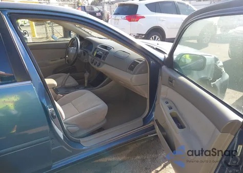 2003 Toyota Camry Le z USA, uszkodzony, nr VIN 4T1BE32K23U732018